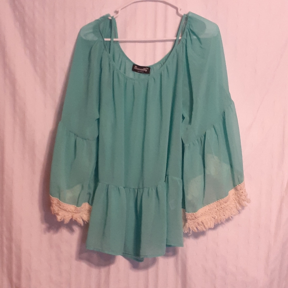 BASICALLY ME BLOUSE/SHIRT/DRESSWEAR WOMEN'S SHIRT
